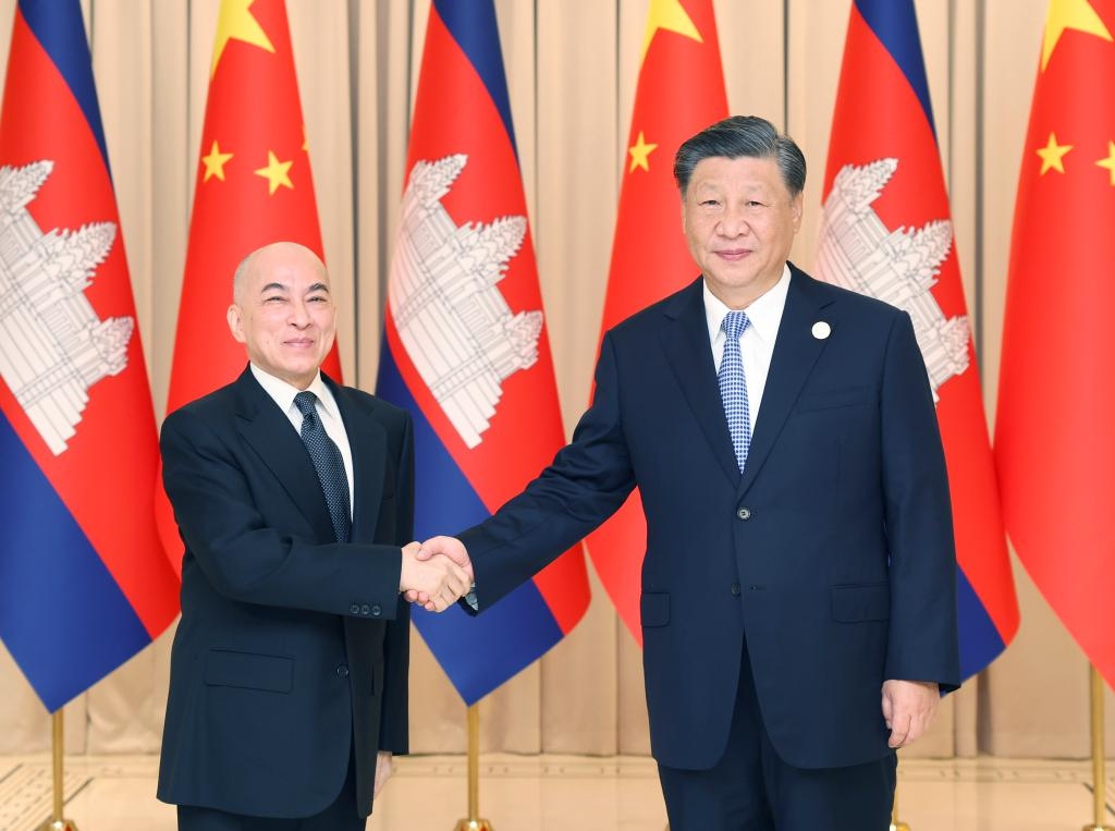 Chinese President Xi Jinping meets with Cambodian King Norodom Sihamoni in Hangzhou, capital city of east China's Zhejiang Province, Sept. 23, 2023.