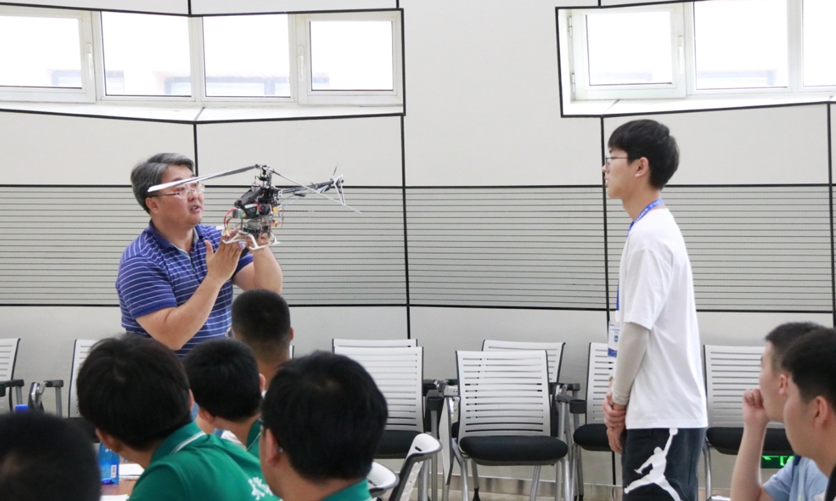 The School faculty is teaching students at the summer camp about the basic principles of drones Photo: Courtesy of Tianjin University 