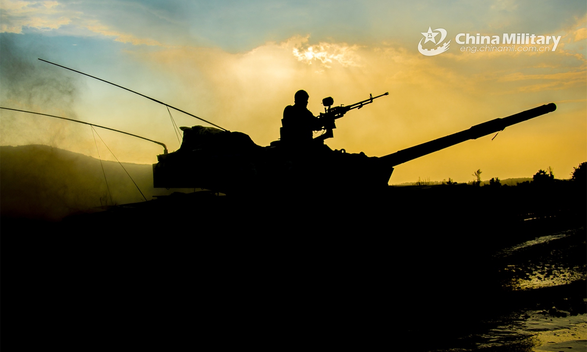 A tank attached to a brigade under the PLA 71st Group Army marches on mud road during a training exercise. The exercise was held in upper September with the purpose to assess the troops' ability to combat under emergence situation. (eng.chinamil.com.cn/Photo by Wan Zhiqi)