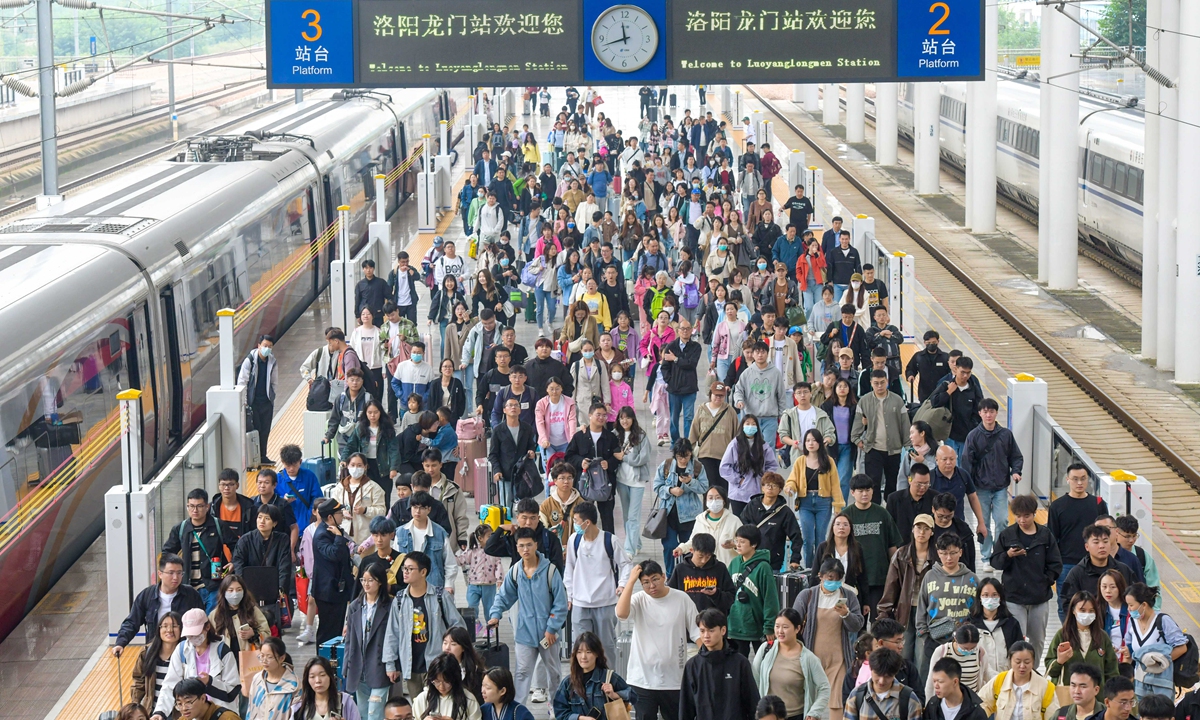 Passengers boarded a train at Longmen Station of Luoyang in Central China's Henan Province on October 5, 2023. Photo: VCG