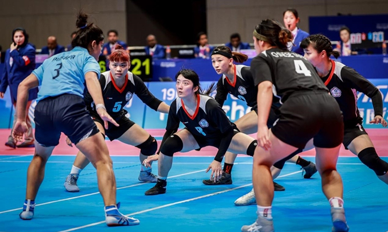 Players of Team Chinese Taipei (right) compete against Team India in the kabaddi Women's Group A of the 19th 
Asian Games on October 2,2023.Photo: Courtesy of hangzhou2022.cn 