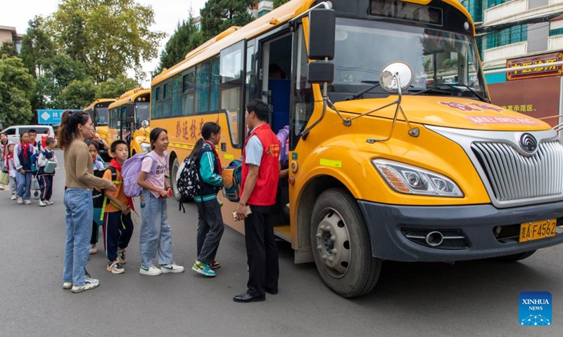 Students wait in line to get on a school bus at Guanshanhu District in Guiyang, southwest China's Guizhou Province, Sept. 7, 2023. (Xinhua)