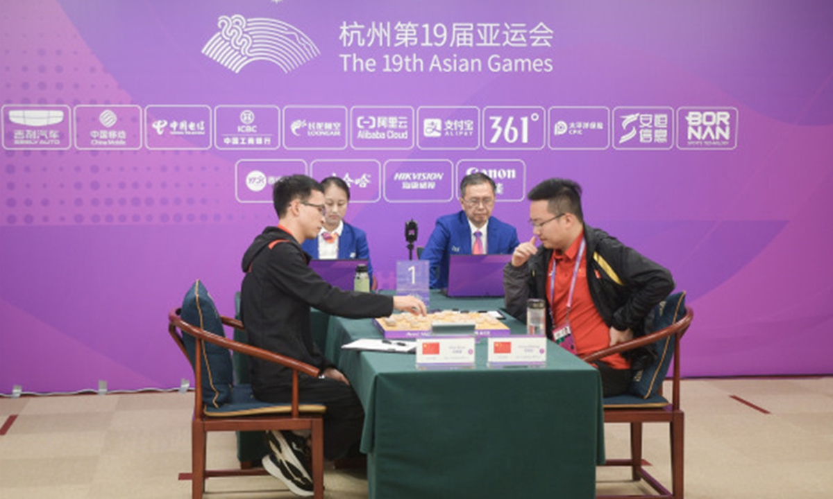 Zheng Weitong of China (right) competes against his teammate Zhao Xinxin during the Men's Individual Final of Xiangqi, on October 7, 2023. Photo: Courtesy of Hangzhou Asian Games


