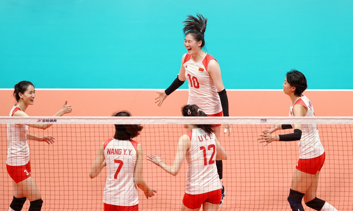 Chinese players celebrate a point in the women's volleyball final match against Japan at the Hangzhou Asian Games on October 7, 2023. Photo: Cui Meng/GT