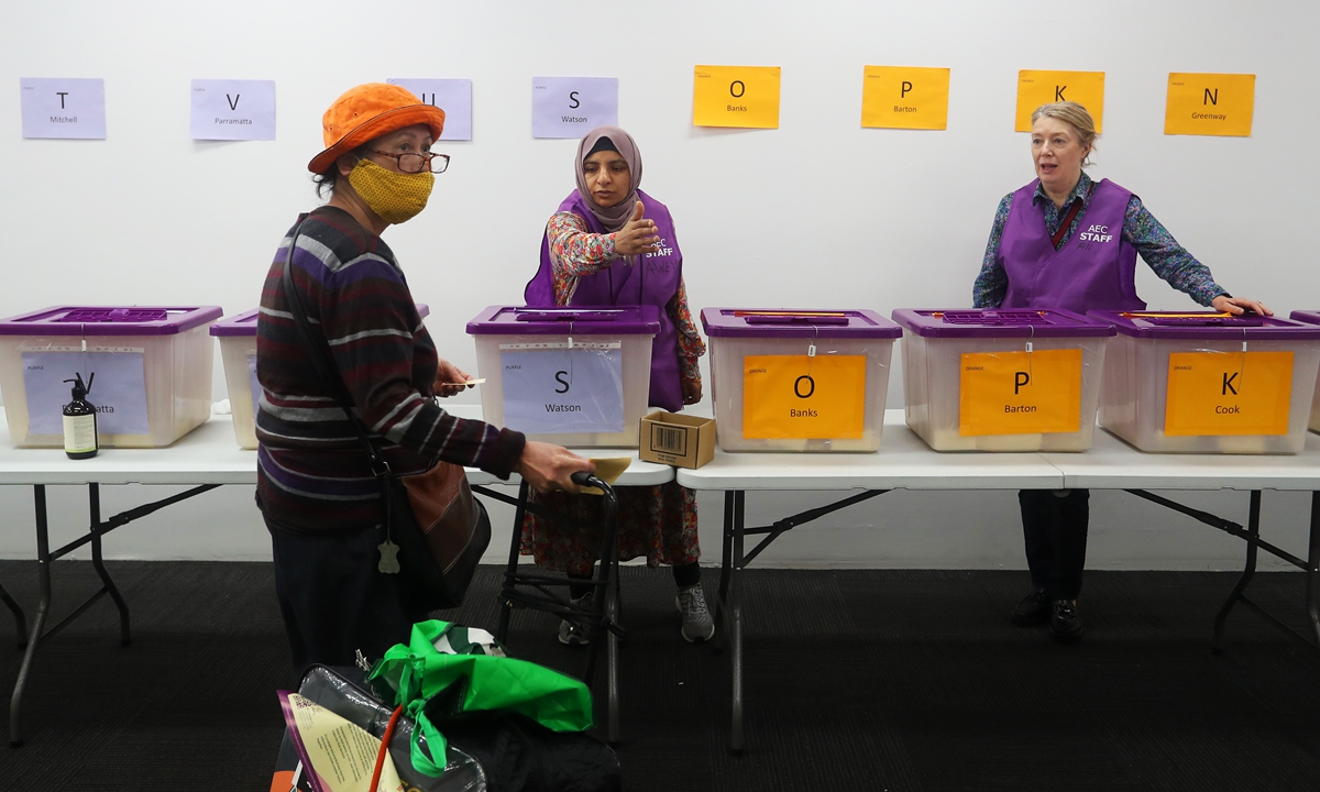 Australians attend early polls in the central business district on October 09, 2023 in Sydney. A referendum for Australians to decide on an indigenous voice to parliament will be held on October 14, 2023. Photo: VCG