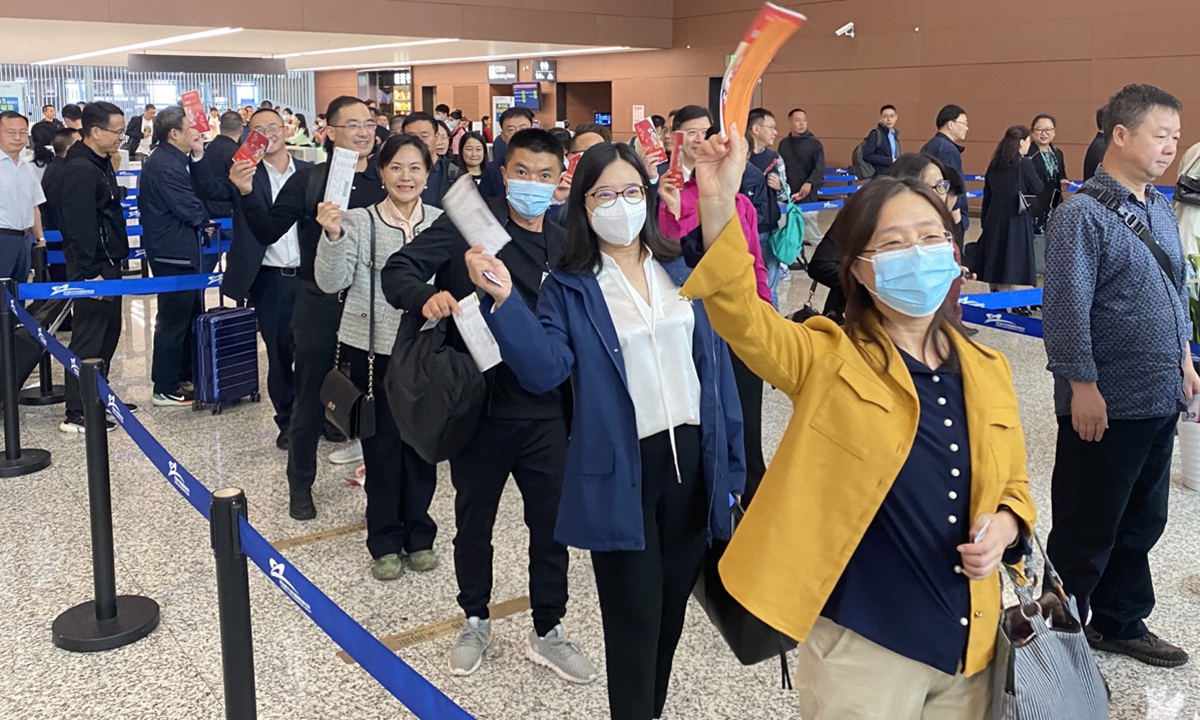 A total of 104 elected delegates from Southwest China's Sichuan Province arrive at the Tianfu International Airport on October 7, 2023, to assemble for the 18th national congress of Chinese trade unions, which will be held in Beijing on October 9, 2023. Photo: Workers' Daily