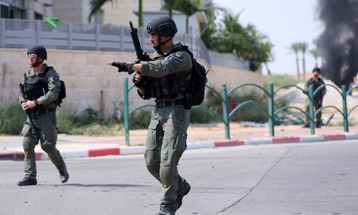 This photo taken on Oct. 8, 2023 shows Israeli soldiers at the southern Israeli town of Ofakim. Photo: Xinhua