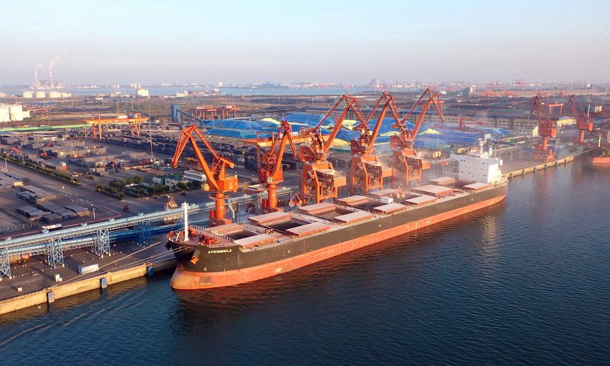 This aerial photo taken on Sept. 16, 2023 shows a vessel docking at the bulk cargo terminal for unloading in Fangchenggang, south China's Guangxi Zhuang Autonomous Region.(Xinhua/Zhang Ailin)

