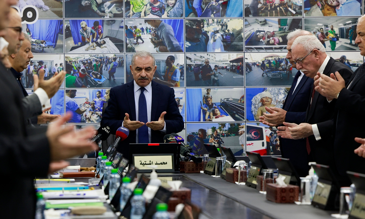 Palestinian prime minister Mohammad Shtayyeh calls on all relevant countries to intervene immediately to open safe corridors for the entry of health and food supplies and the evacuation of the wounded, during a cabinet meeting in Ramallah on October 16, 2023.Photo:VCG