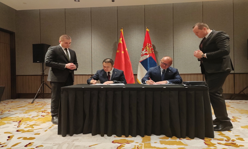 Liu Changqing, general manager of CRRC Changchun Railway Vehicles Co and Goran Vesic, minister of Construction, Transportation and Infrastructure of Serbia, sign contract for the procurement of high-speed train sets on October 17, 2023. Photo: Courtesy of CRRC 
