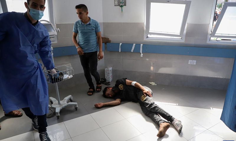 An injured man waits to get treated at a hospital after Israeli airstrikes in Gaza City, Oct. 17, 2023. Since the bloody conflict between Hamas and Israel began on Oct. 7, a total of 2,808 Palestinians have been killed and 10,850 others wounded, according to figures released by the Hamas-run health ministry. (Photo: Xinhua)
