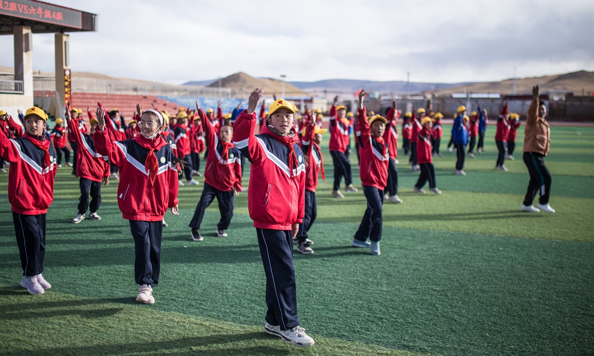 Students at the Sinopec Primary School practice traditional Guozhung dance in the playground in the county of Baingoin, Nagqu of Southwest China's Xizang Autonomous Region on October 13, 2023. Photo: Shan Jie/GT