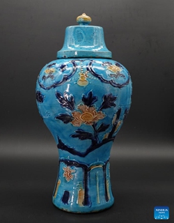 This undated photo shows a piece of cultural relic unearthed from ancient shipwrecks discovered in the South China Sea. Nearly 580 pieces (sets) of cultural relics have been unearthed from two ancient shipwrecks discovered in the South China Sea, according to the National Cultural Heritage Administration on Thursday. (Photo: Xinhua)