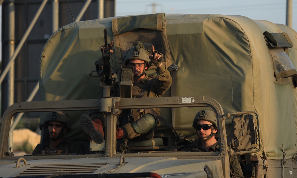 Israeli military vehicles patrol as armed forces increase measures in Sha'ar Hanegev, Sderot, a Israeli city near the border with Gaza, on October 12, 2023. Photo: VCG