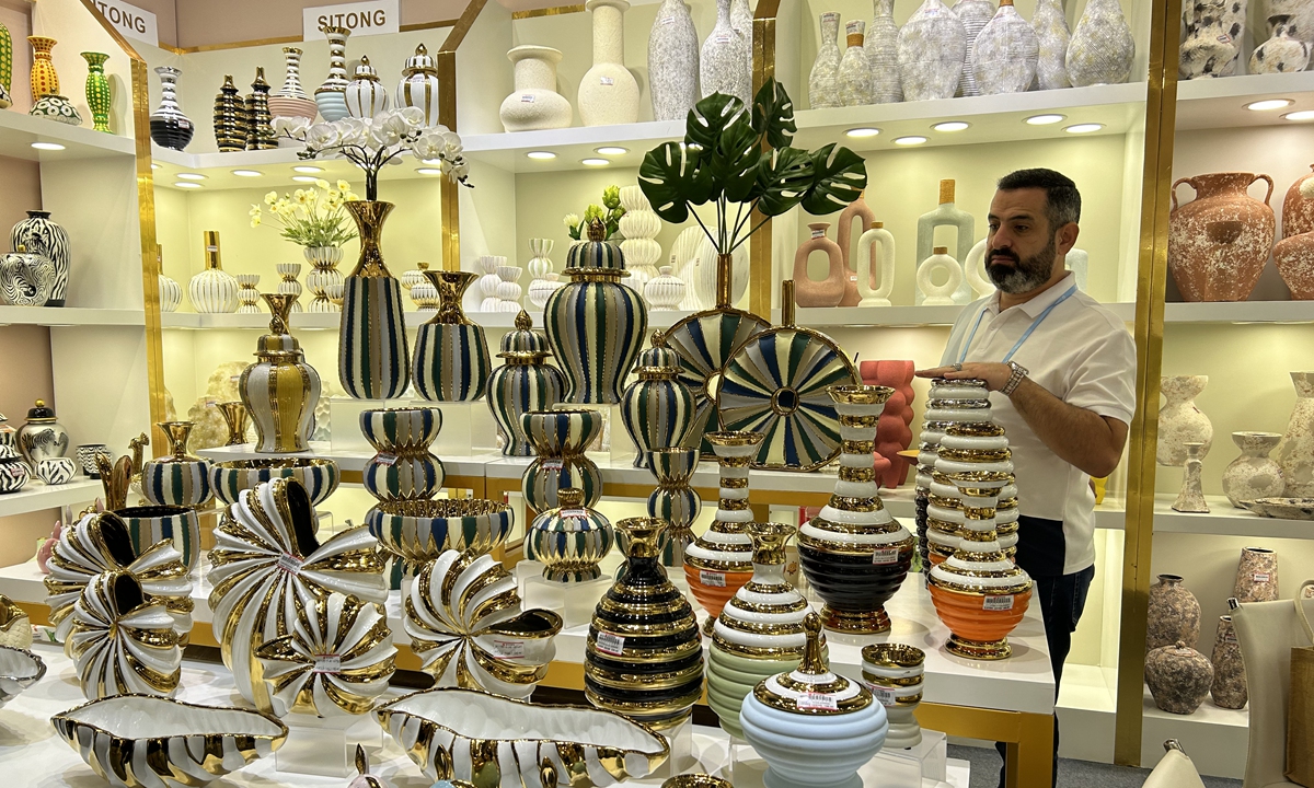 A customer browses goods at the Canton Fair on October 25, 2023. Photo: Qi Xijia/GT