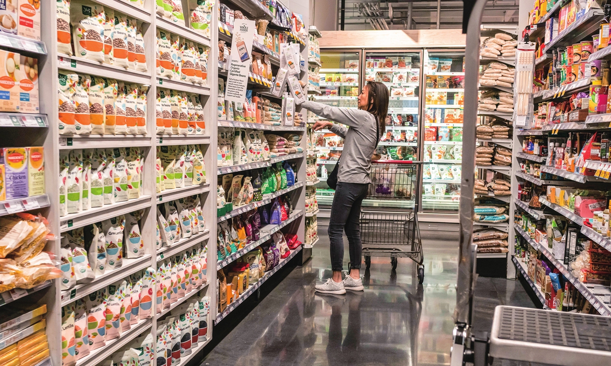 A consumer browses products in a supermarket in New York on September 22, 2023. Photo: VCG