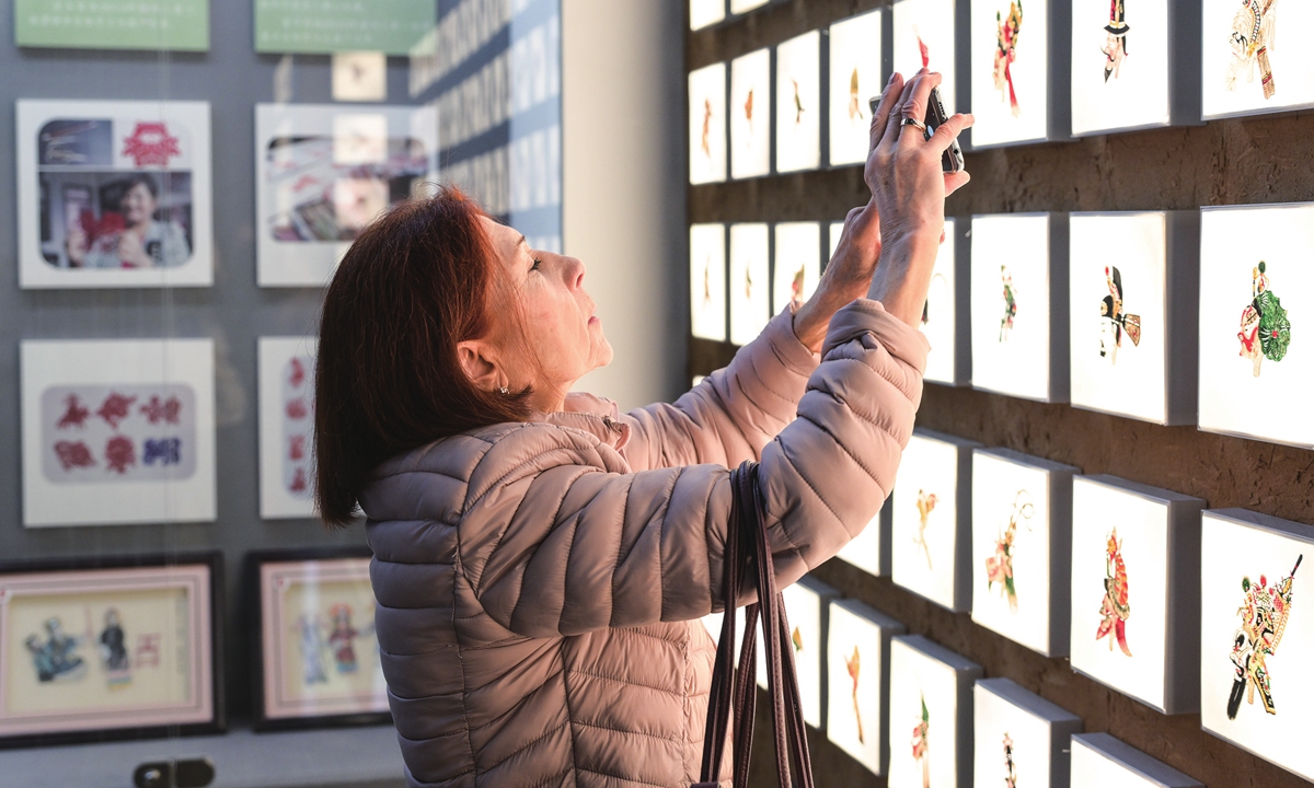 A reporter from the delegation takes a photo of traditional Chinese papercutting in Xi'an, Shaanxi. Photo: Bi Mengying/Global Times