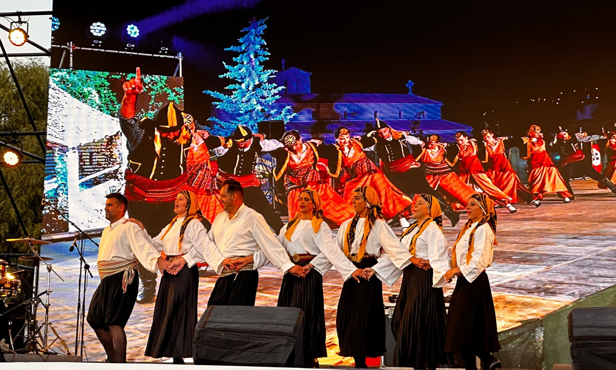 Traditional Greece dance is performed on October 22 in Chaoyang Park. Photo: Courtesy of the Greek Embassy in China