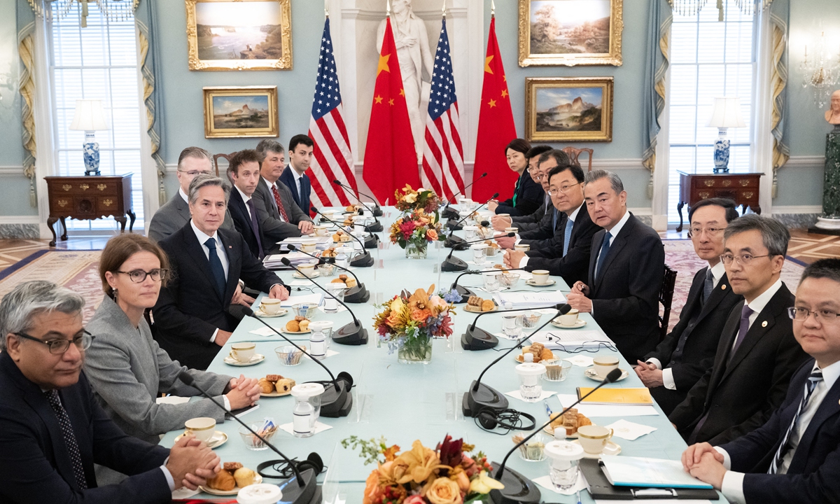US Secretary of State Antony Blinken (center left) and Chinese Foreign Minister Wang Yi (center right) look on during a meeting at the US Department of State in Washington DC, on October 27, 2023. Photo: AFP