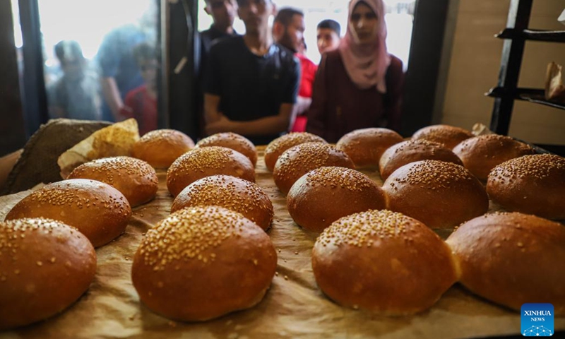 Palestinians line up to buy bread in the southern Gaza Strip city of Khan Younis, Oct. 25, 2023. United Nations (UN) agencies on Tuesday warned that civilians in the Gaza Strip were going through a catastrophic situation and called on all actors to provide sufficient humanitarian assistance to avert a further deterioration.(Photo: Xinhua)