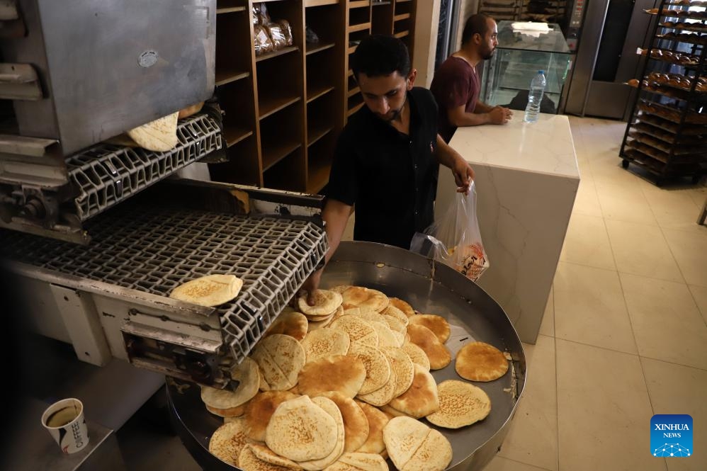A Palestinian baker is seen at a bakery in the southern Gaza Strip city of Khan Younis, Oct. 25, 2023. United Nations (UN) agencies on Tuesday warned that civilians in the Gaza Strip were going through a catastrophic situation and called on all actors to provide sufficient humanitarian assistance to avert a further deterioration.(Photo: Xinhua)