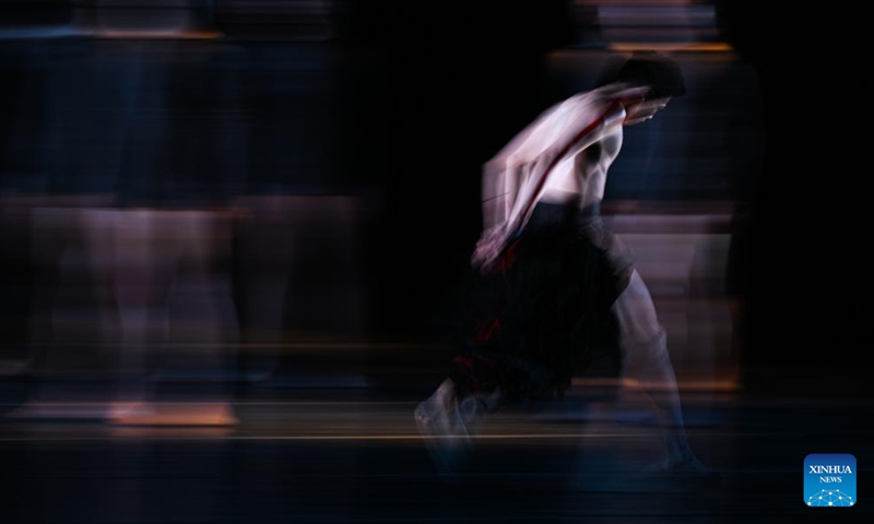 A dancer from China's Beijing Dance Theater is pictured while performing the dance drama Three Poems at the Palacio de Bellas Artes in Mexico City, Mexico, Oct. 24, 2023. (Photo: Xinhua)