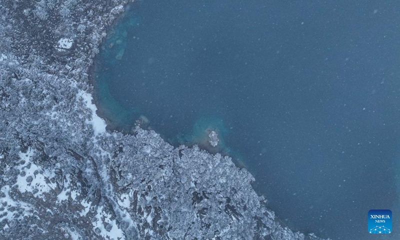 This aerial photo taken on Oct. 27, 2023 shows the black lake of the three-colored lakes in Puyu Village of Banbar County, Qamdo, southwest China's Tibet Autonomous Region. (Photo: Xinhua)