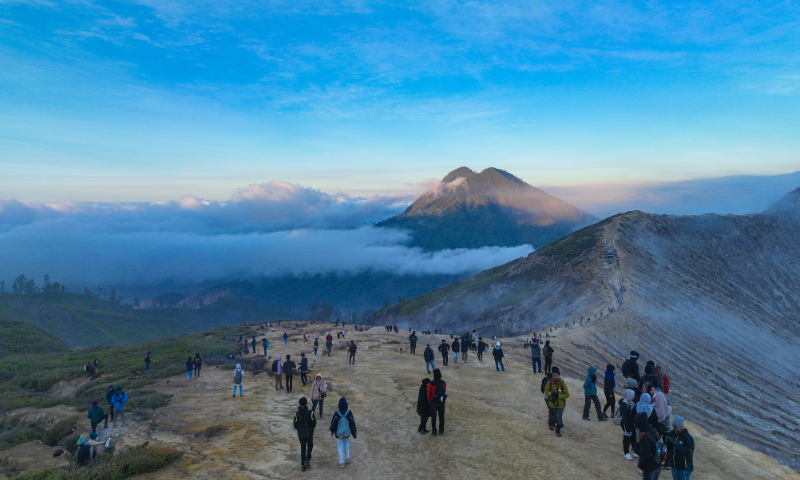 Ijen volcano in Indonesia attracts numerous tourists on August 17, 2023 Photo: VCG