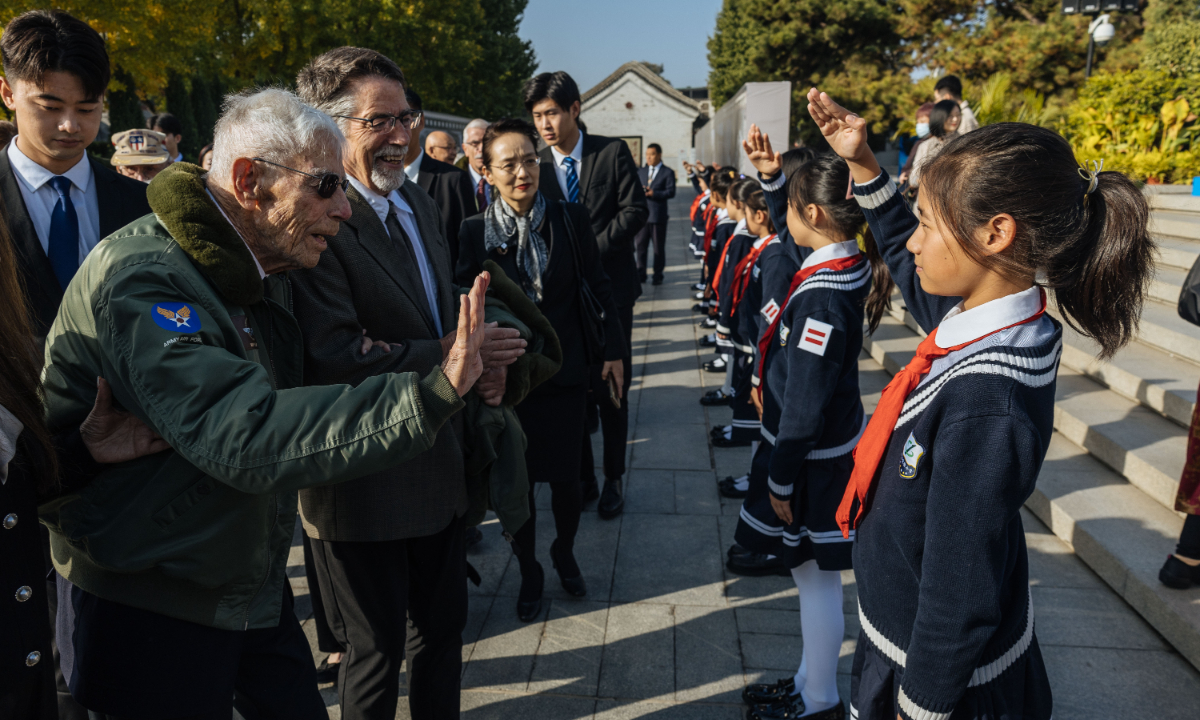 Flying Tigers veteran Harry Moyer waves to Chinese primary school students at the Museum of the War of the Chinese People's Resistance against Japanese Aggression in Beijing on October 30, 2023. Photo: Li Hao/GT 