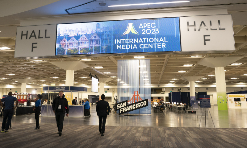 Journalists work at the international media center of APEC 2023 in San Francisco on November 12. Photo: VCG