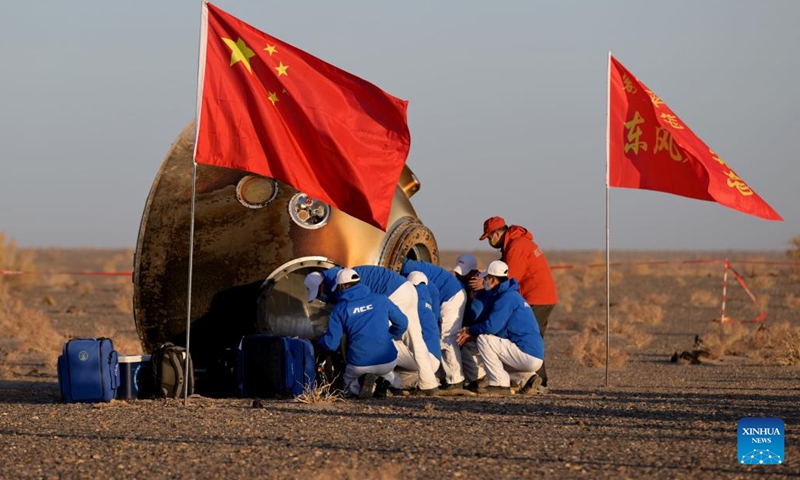 The return capsule of the Shenzhou-16 manned spaceship touches down at the Dongfeng landing site in north China's Inner Mongolia Autonomous Region, Oct. 31, 2023.(Photo: Xinhua)