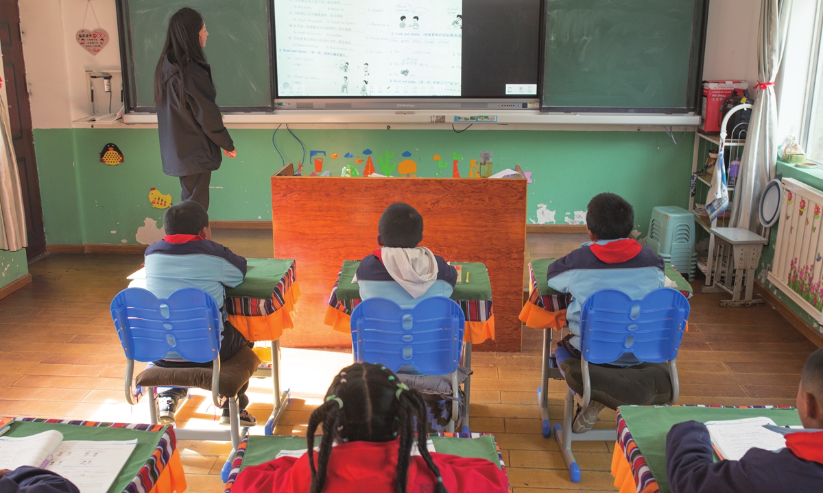 Students attend an English lesson in a primary school in Mama Monpa Ethnic township, Cona city, Southwest China's Xizang Autonomous Region, on October 23, 2023. Photo: Shan Jie/GT