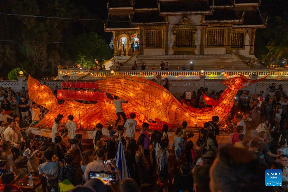 People take part in a parade with a light boat in Luang Prabang, Laos, on Oct. 30, 2023. Boun Lai Heua Fai, a light boat festival, was held in the northern Lao world heritage town of Luang Prabang on Monday.(Photo: Xinhua)