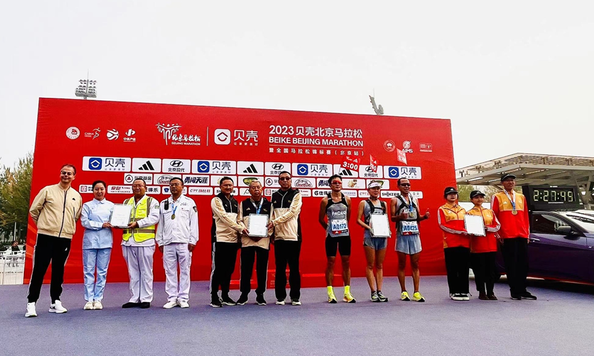 Greek Ambassador to China, Eugenios Kalpyris (first from left) takes a group photo with marathon participants. 
Photo: Courtesy of the Greek Embassy in China 