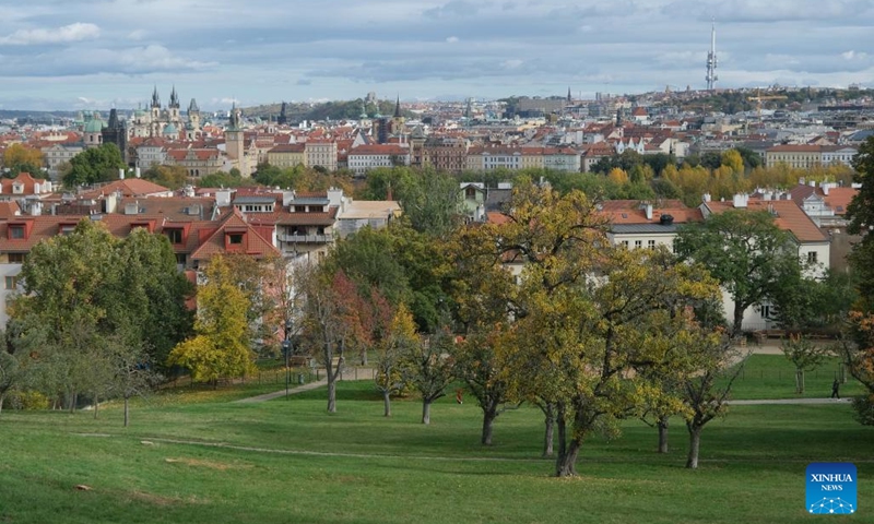 This photo taken on Nov. 1, 2023 shows an autumn scenery at the foot of the Petrin hill in Prague, the Czech Republic. (Photo: Xinhua)