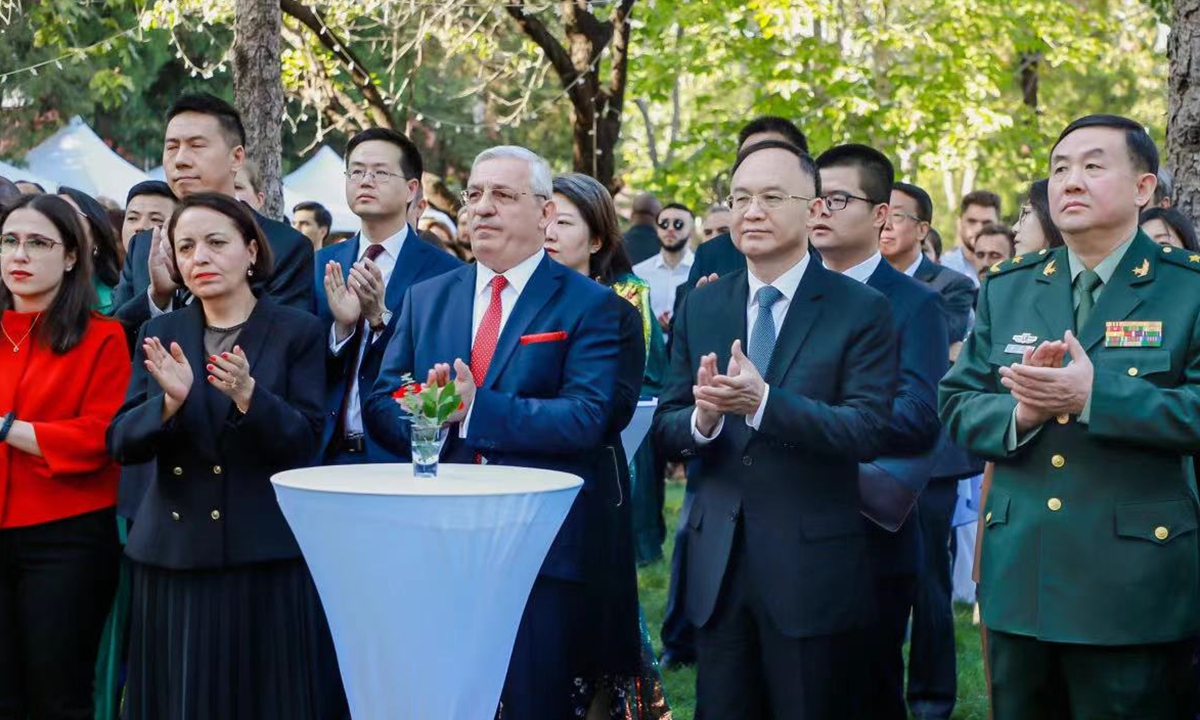 Turkish Ambassador to China ?smail Hakk? Musa (second from left) with guests Photo: Courtesy of the Turkish Embassy in China 
