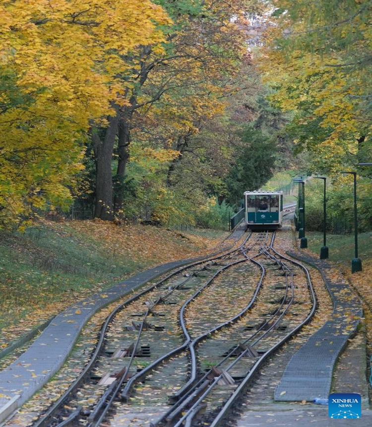 This photo taken on Nov. 1, 2023 shows a funicular car on the Petrin hill in Prague, the Czech Republic. (Photo: Xinhua)