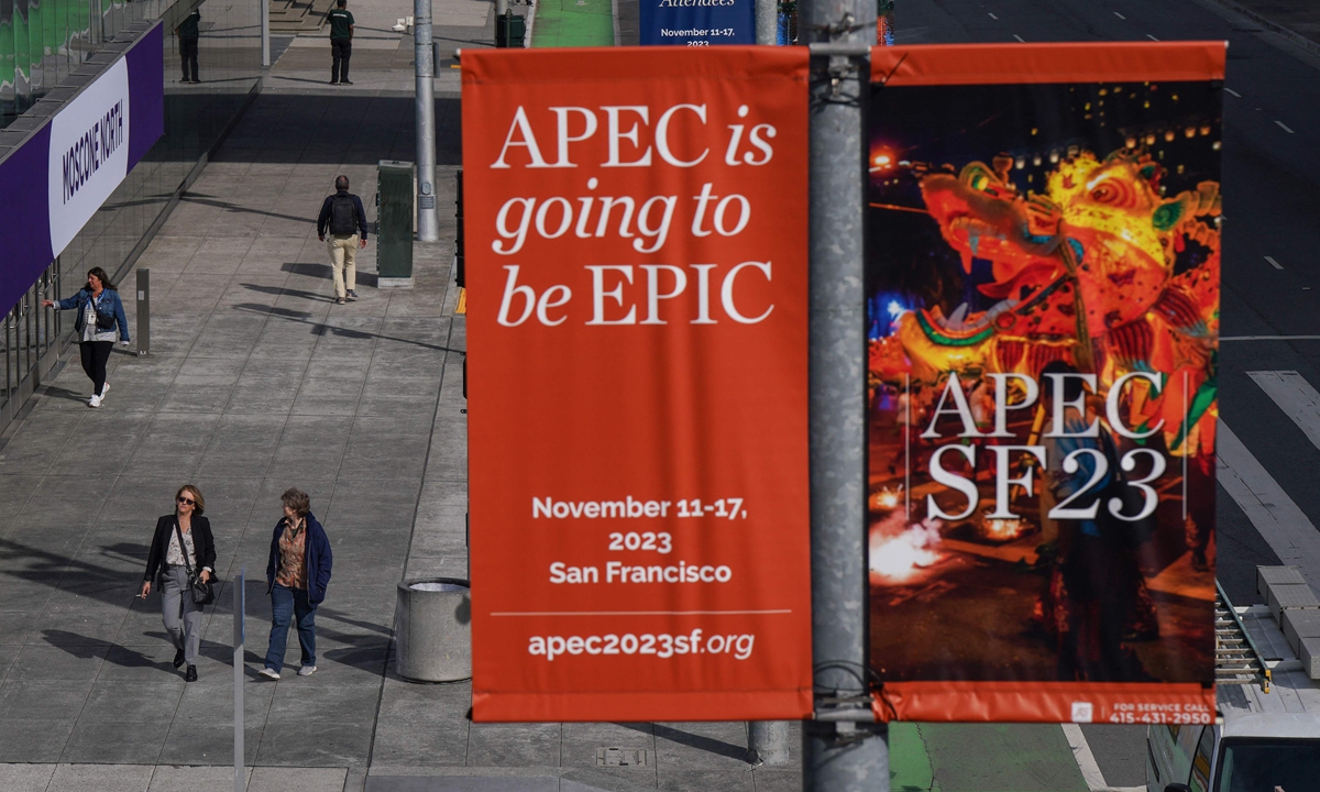 People walk under signs for the Asia-Pacific Economic Cooperation (APEC) meetings ahead of the summit at the Moscone Center in San Francisco, California, on November 9, 2023. Photo: VCG