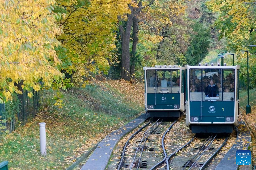 This photo taken on Nov. 1, 2023 shows two funicular cars on the Petrin hill in Prague, the Czech Republic.(Photo: Xinhua)
