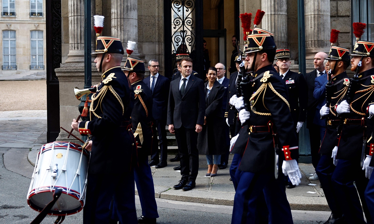 French President Emmanuel Macron (center) attends a changing of the guard ceremony at the Elysee Palace in Paris on November 7, 2023. The Elysee Palace, home to the French presidency, brought back a public changing of the guard ceremony, 27 years after it was last held. The formal ceremony will be visible to the public on every first Tuesday of the month, starting on November 7, 2023.Photo: VCG
