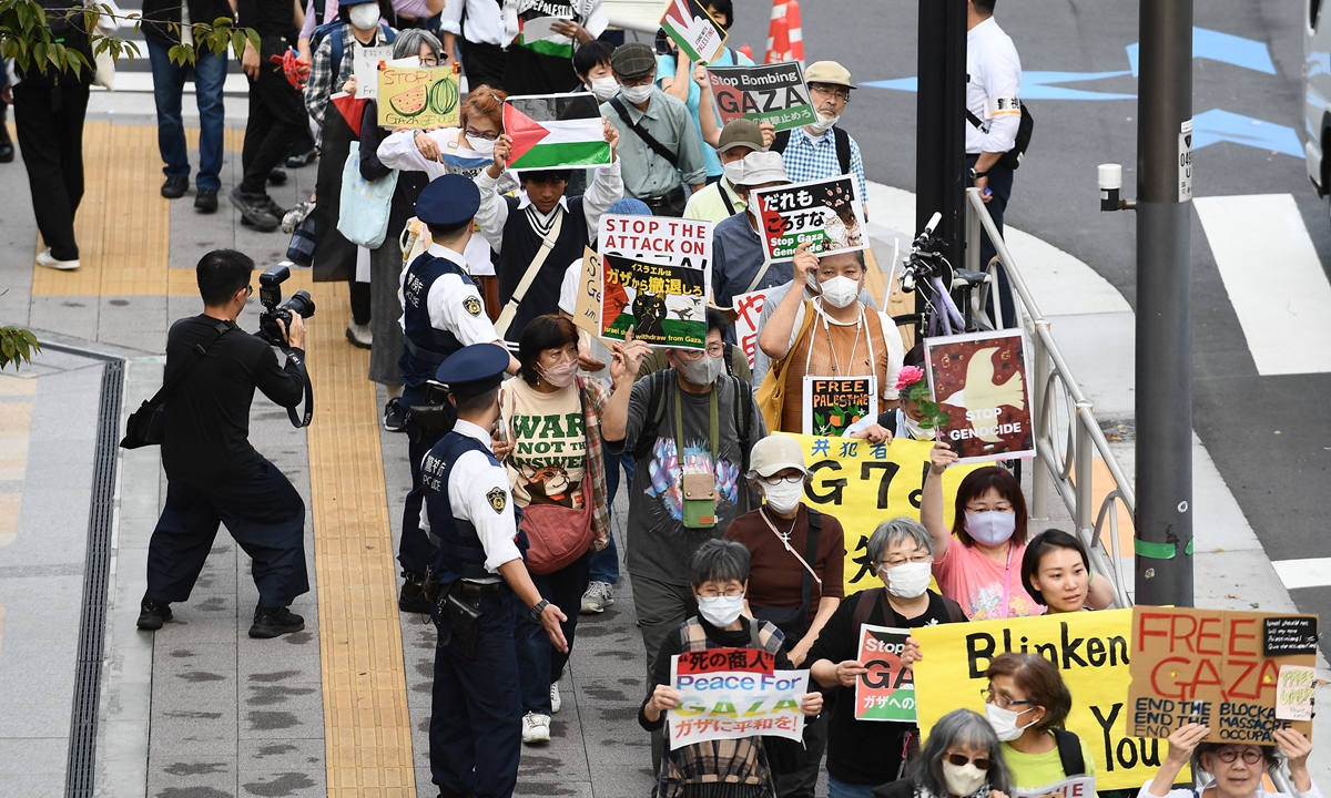 Protesters stage a pro-Palestinian demonstration near Japan's Ministry of Foreign Affairs Iikura Guest House in Tokyo on November 7, 2023, where the G7 Foreign Ministers' Meeting was set to begin.Photo:AFP