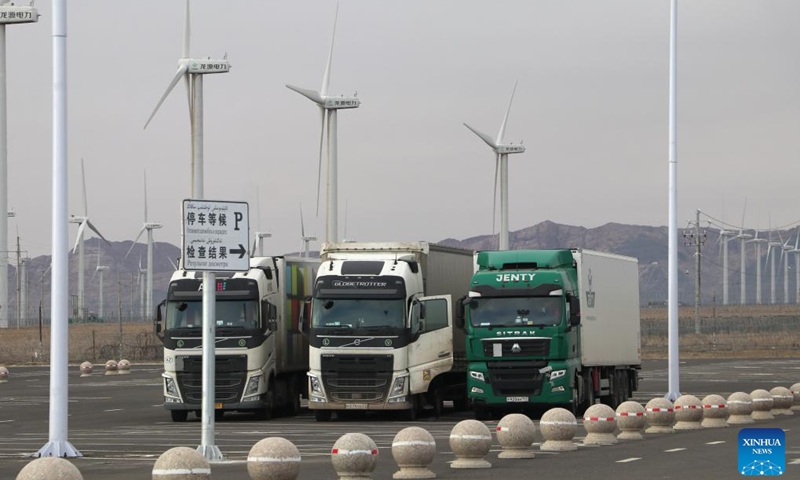 Foreign trucks wait for the results of examination at the Alataw Pass in northwest China's Xinjiang Uygur Autonomous Region, Nov. 5, 2023. Located in the Mongolian Autonomous Prefecture of Bortala in Xinjiang, the Alataw Pass borders Kazakhstan. Since 2011 when the first China-Europe freight train passed through it, the pass has handled more than 30,000 trains to Central Asia or Europe.(Photo: Xinhua)