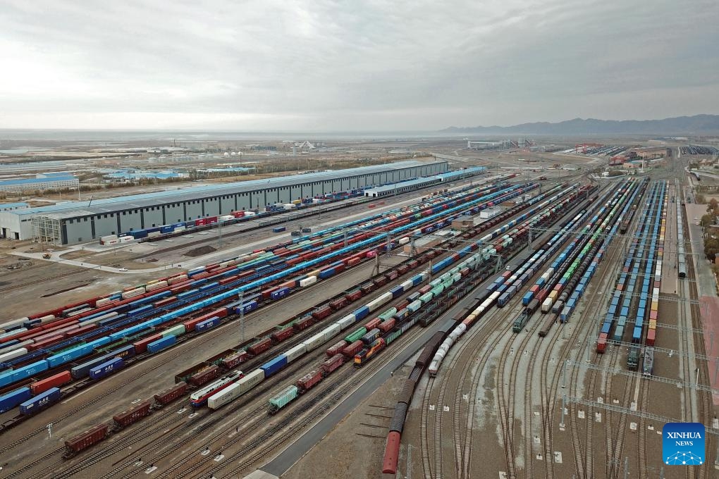 This aerial photo taken on Nov. 4, 2023 shows cargo trains waiting for departure at the Alataw Pass in northwest China's Xinjiang Uygur Autonomous Region. Located in the Mongolian Autonomous Prefecture of Bortala in Xinjiang, the Alataw Pass borders Kazakhstan. Since 2011 when the first China-Europe freight train passed through it, the pass has handled more than 30,000 trains to Central Asia or Europe.(Photo: Xinhua)