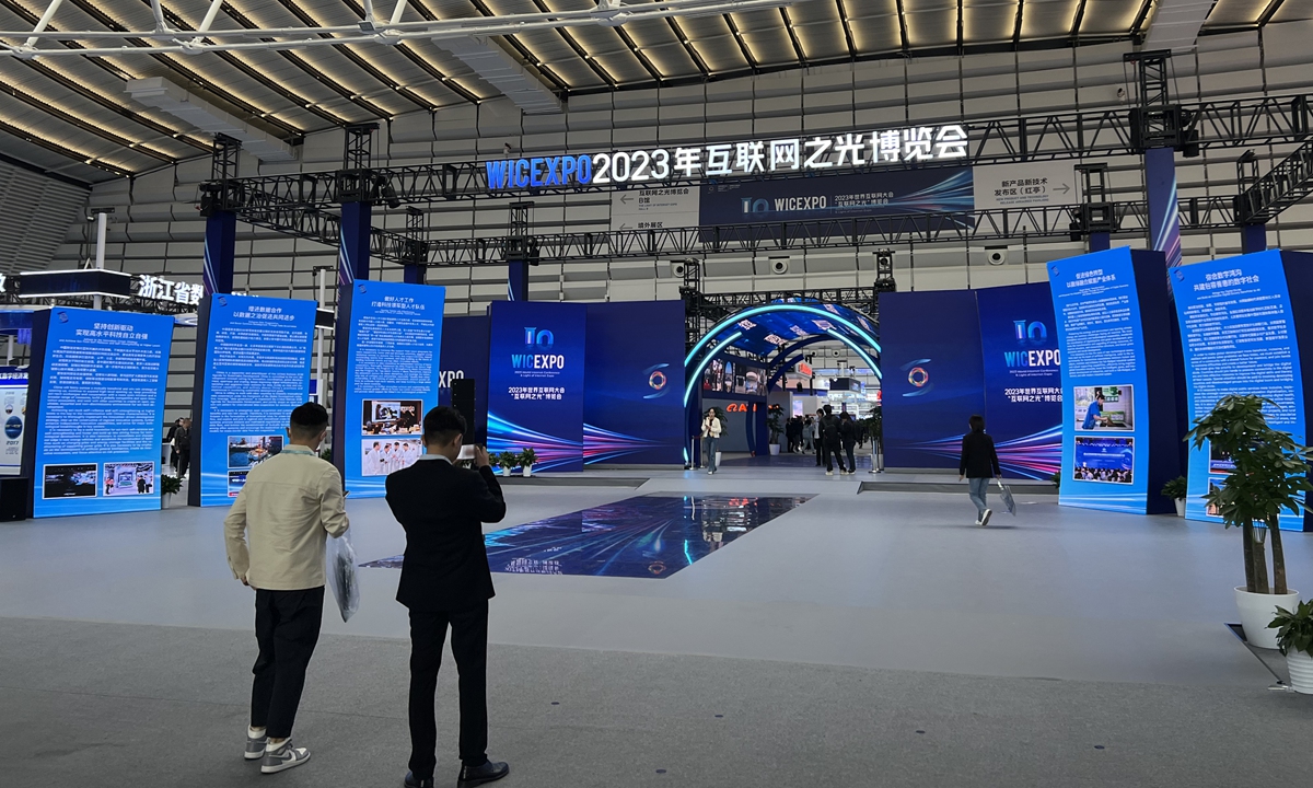 People take pictures at the 2023 World Internet Conference (WIC) Wuzhen Summit on Nov.8, 2023. Photo:Li Xuanmin/GT