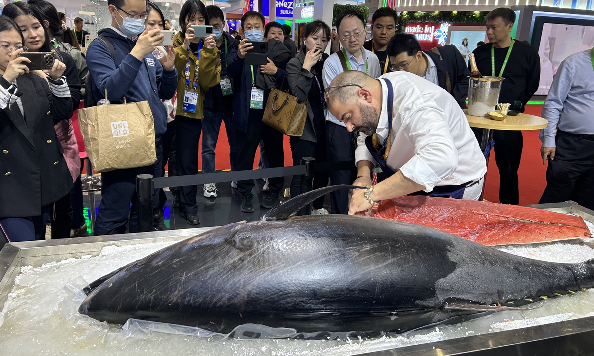 A chef showcases the tuna at the national booth of Malta at CIIE on October 7, 2023. Photo: Qi Xijia/GT