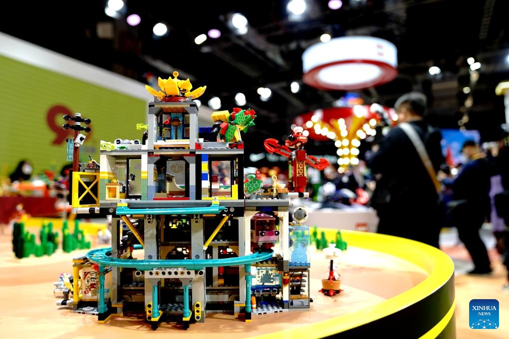 This photo taken on Nov. 5, 2022 shows the exhibits of LEGO Group at the consumer goods exhibition area of the fifth China International Import Expo (CIIE) in Shanghai, east China. The LEGO Group has participated in the CIIE for six consecutive years. The Danish toy giant released four new toy sets on Monday during the sixth CIIE. It has been releasing toy products globally during each edition of the CIIE, most of which are inspired by Chinese culture.(Photo: Xinhua)