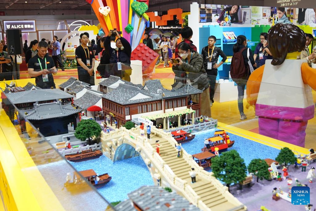 This photo taken on Nov. 7, 2023 shows a model of Fengjing ancient town built with LEGO bricks at the booth of Danish toy giant LEGO Group during the sixth China International Import Expo (CIIE) in Shanghai, east China. The LEGO Group has participated in the CIIE for six consecutive years. The Danish toy giant released four new toy sets on Monday during the sixth CIIE.(Photo: Xinhua)