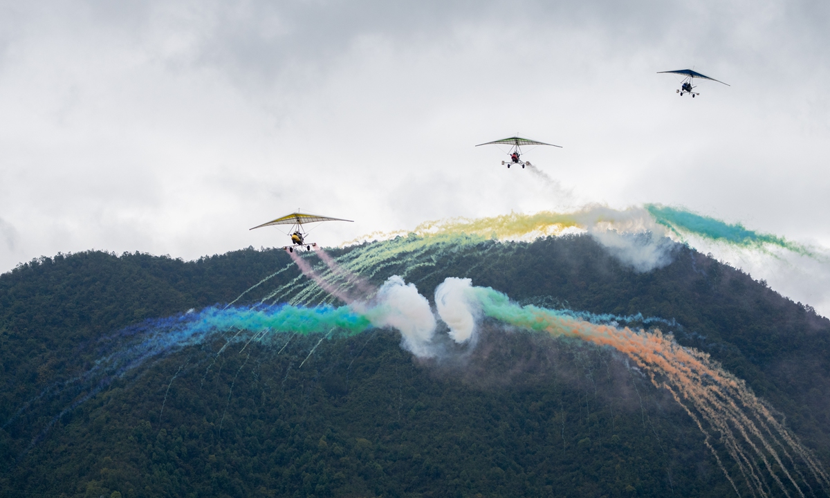 Pilots put on a performance during an air show at Jiande Aviation Town in East China's Zhejiang Province. Held from November 9 to 12, 2023, this year's event focuses on topics in the general aviation field, including drone logistics and aviation emergency rescue. Photo: VCG