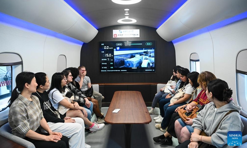 U.S. students participating in the China Education Tour learn about a prototype locomotive using high-temperature superconducting (HTS) maglev technology in Chengdu, southwest China's Sichuan Province, Nov. 6, 2023. More than 20 young people from the United States participated in the China Education Tour in southwest China's Sichuan Province recently. (Photo: Xinhua)