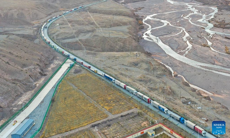 This aerial photo taken on Nov. 7, 2023 shows trucks entering the Irkeshtam port in northwest China's Xinjiang Uygur Autonomous Region. (Photo: Xinhua)